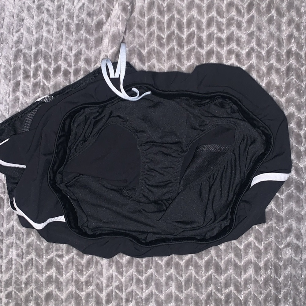 Under Armour Loose Fit Running Shorts. Panty style liner. - Picture 6 of 6